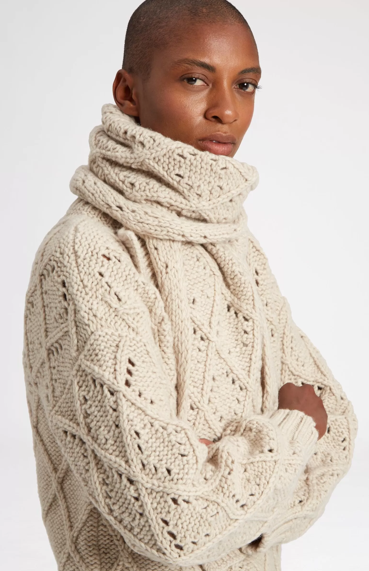 Women Pringle of Scotland Allover Diamond Eyelet Stitch Scarf In Light Oatmeal