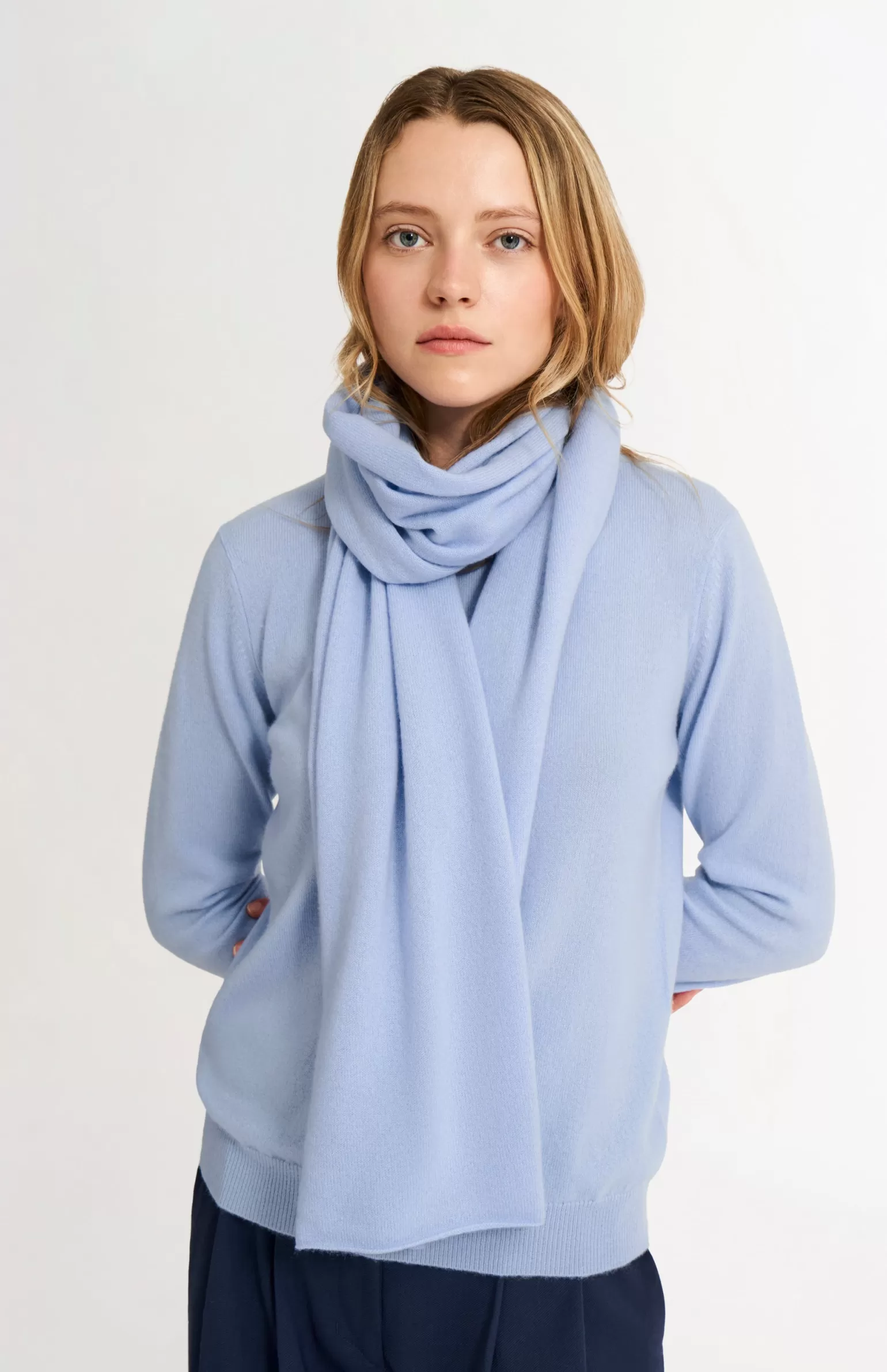 Women Pringle of Scotland Classic Cashmere scarf In Sky Blue