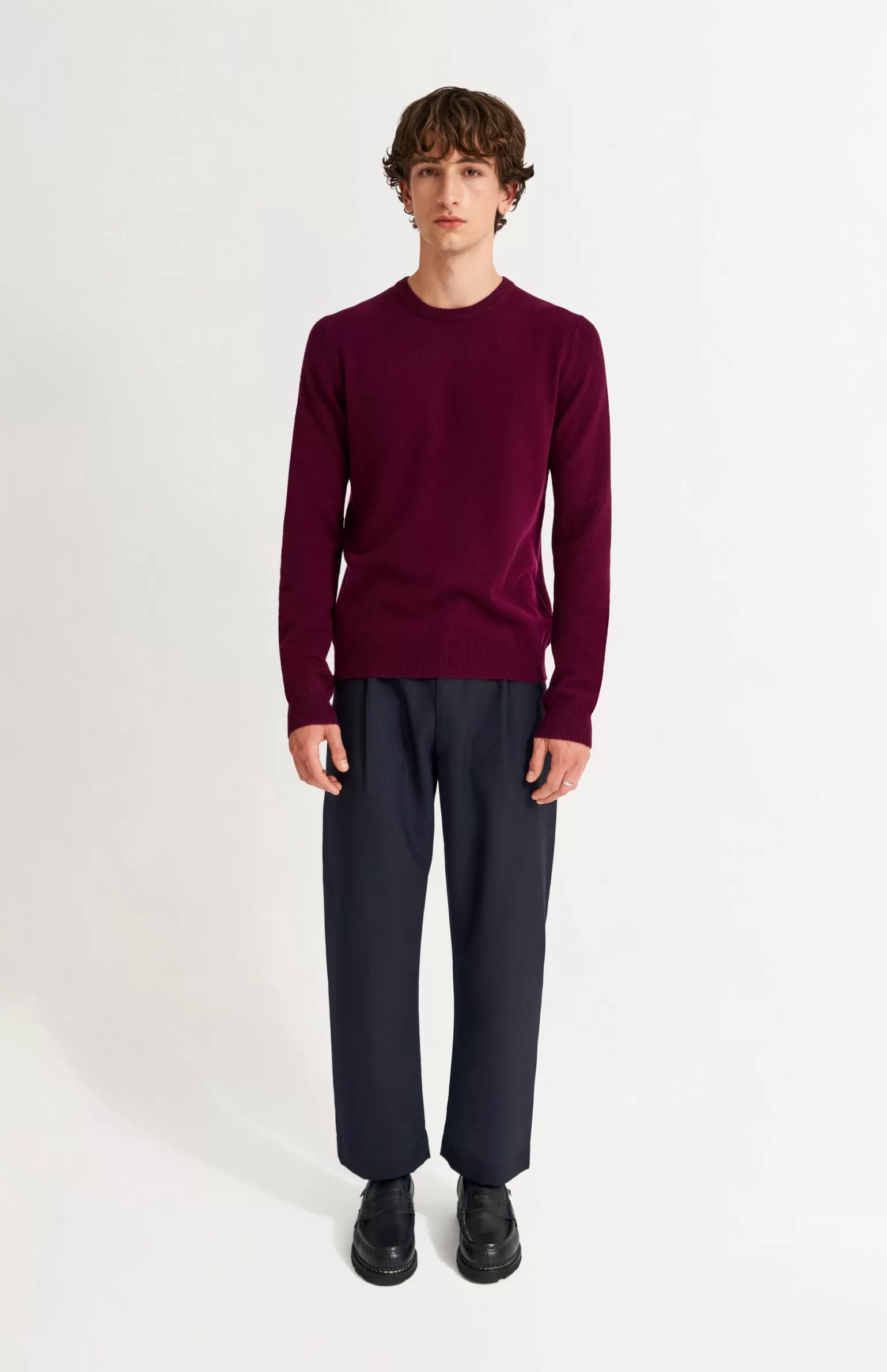 Pringle of Scotland Men's Classic Round Neck Cashmere Jumper In Burgundy