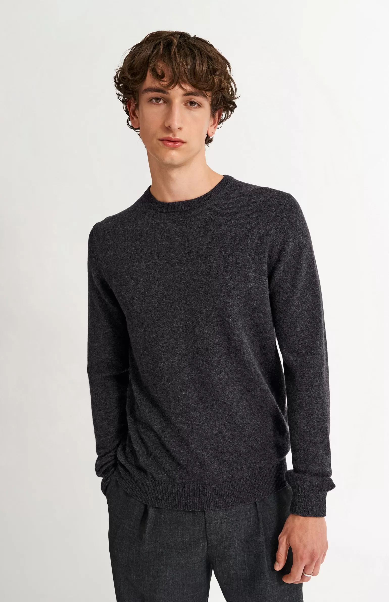 Pringle of Scotland Men's Classic Round Neck Cashmere Jumper In Charcoal