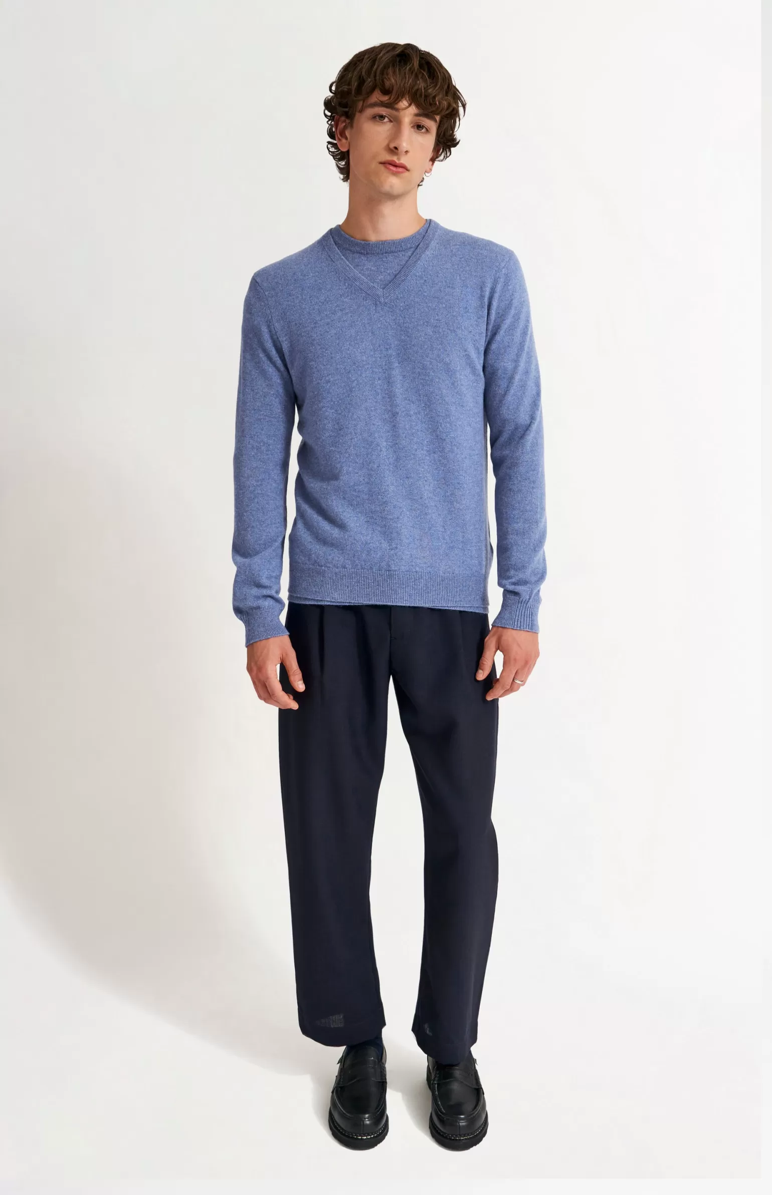 Pringle of Scotland Men's Classic V Neck Cashmere Jumper In Blue Melange