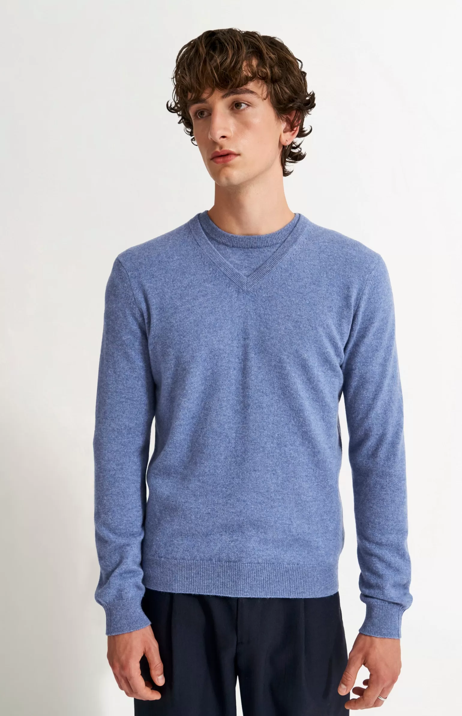 Pringle of Scotland Men's Classic V Neck Cashmere Jumper In Blue Melange