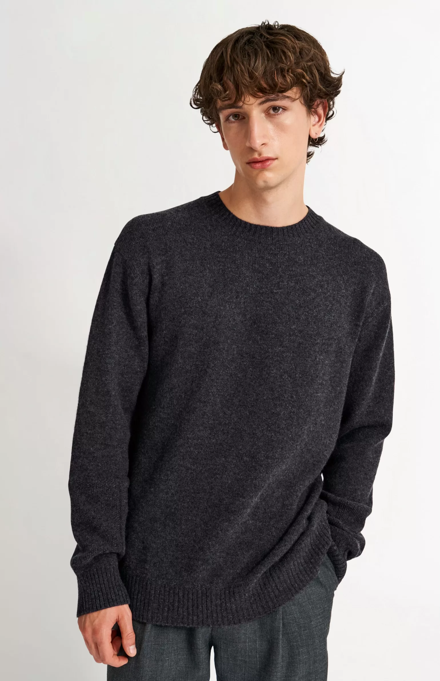 Pringle of Scotland Men's Round Neck Cashmere Jumper In Charcoal