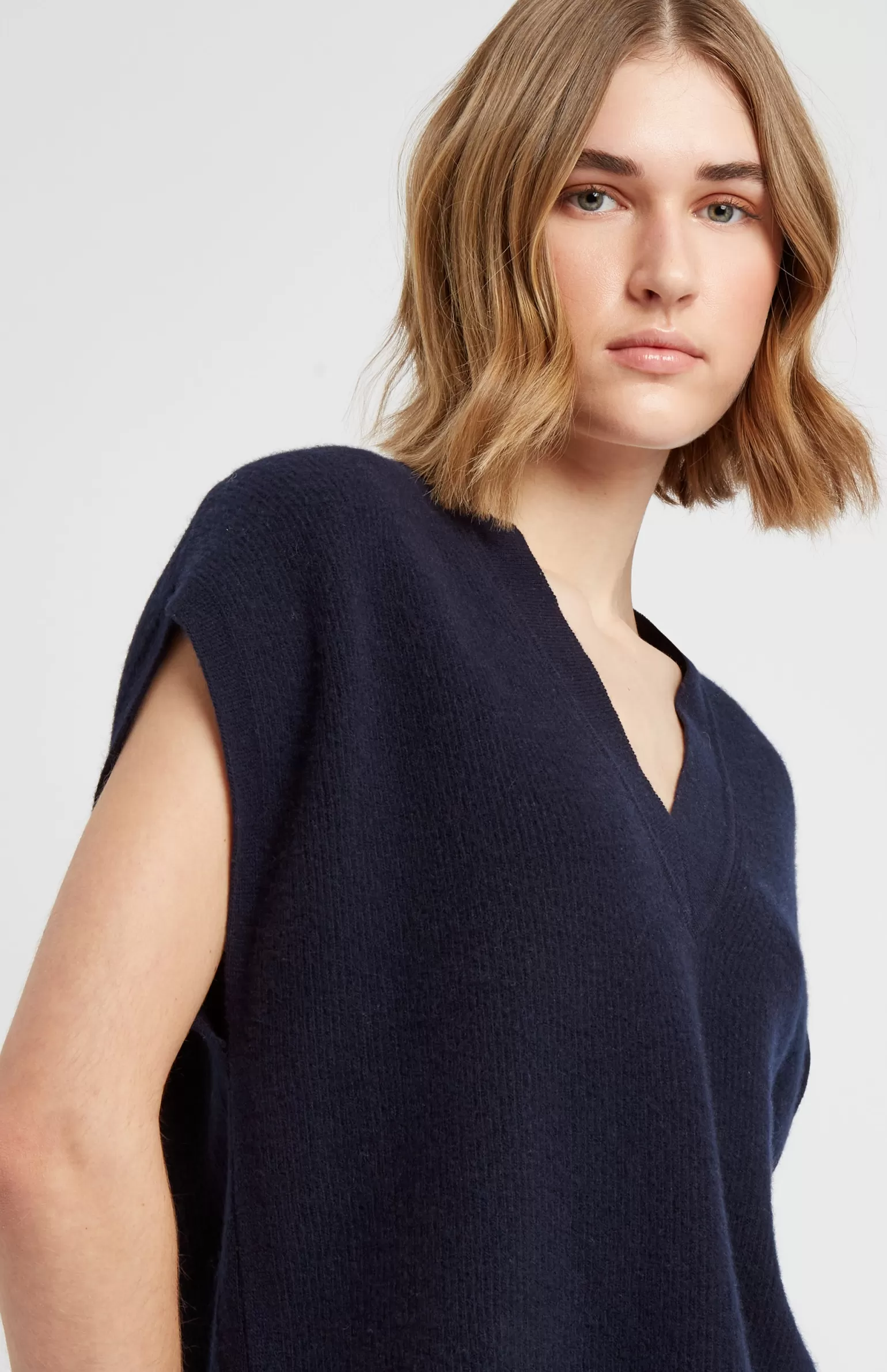 Women Pringle of Scotland Women's Cashmere Blend V Neck Sleeveless Jumper In Indigo