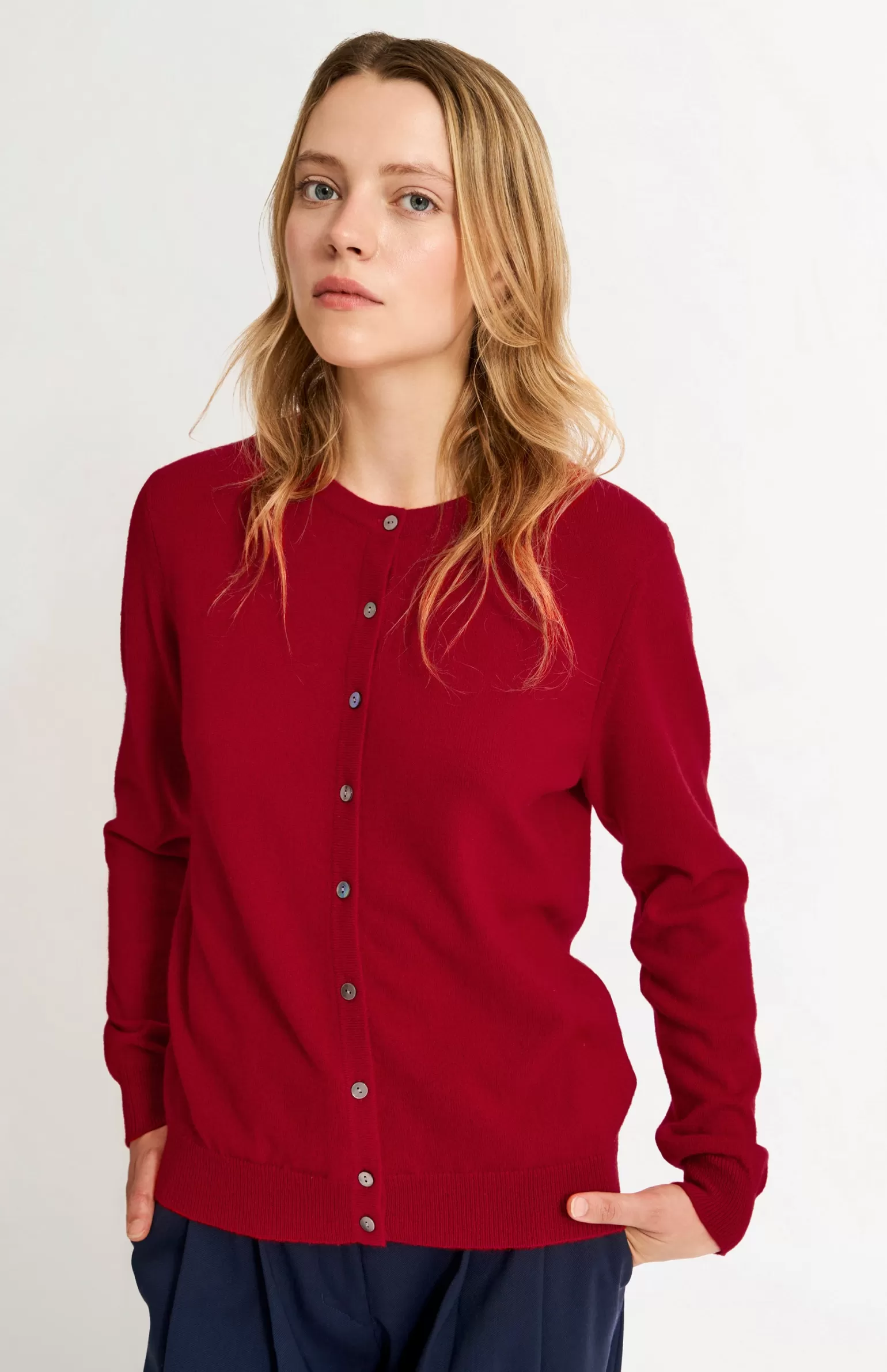 Women Pringle of Scotland Womens Classic Round Neck Cashmere Cardigan In Scarlet