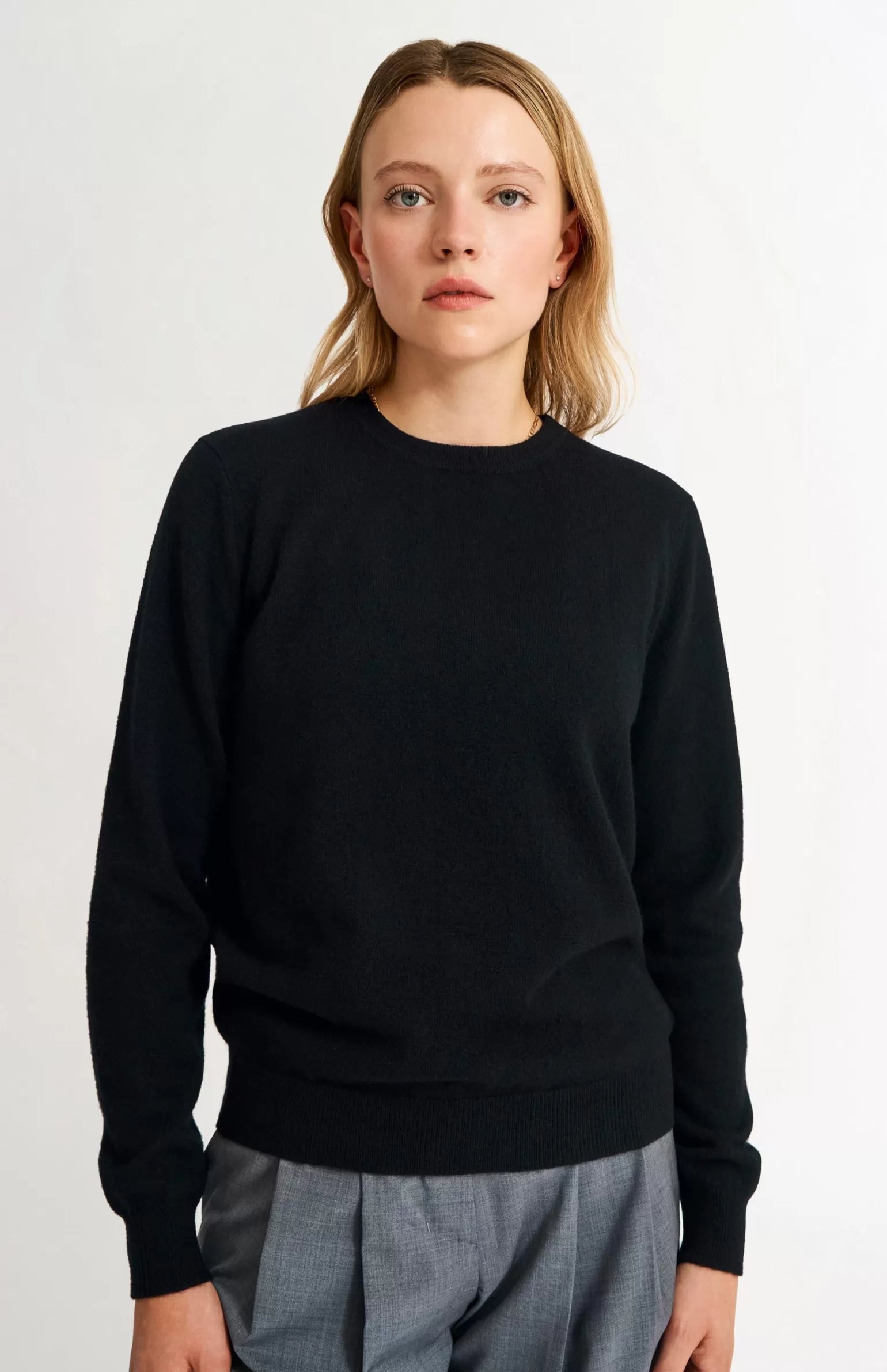 Women Pringle of Scotland Womens Classic Round Neck Cashmere Jumper In Black