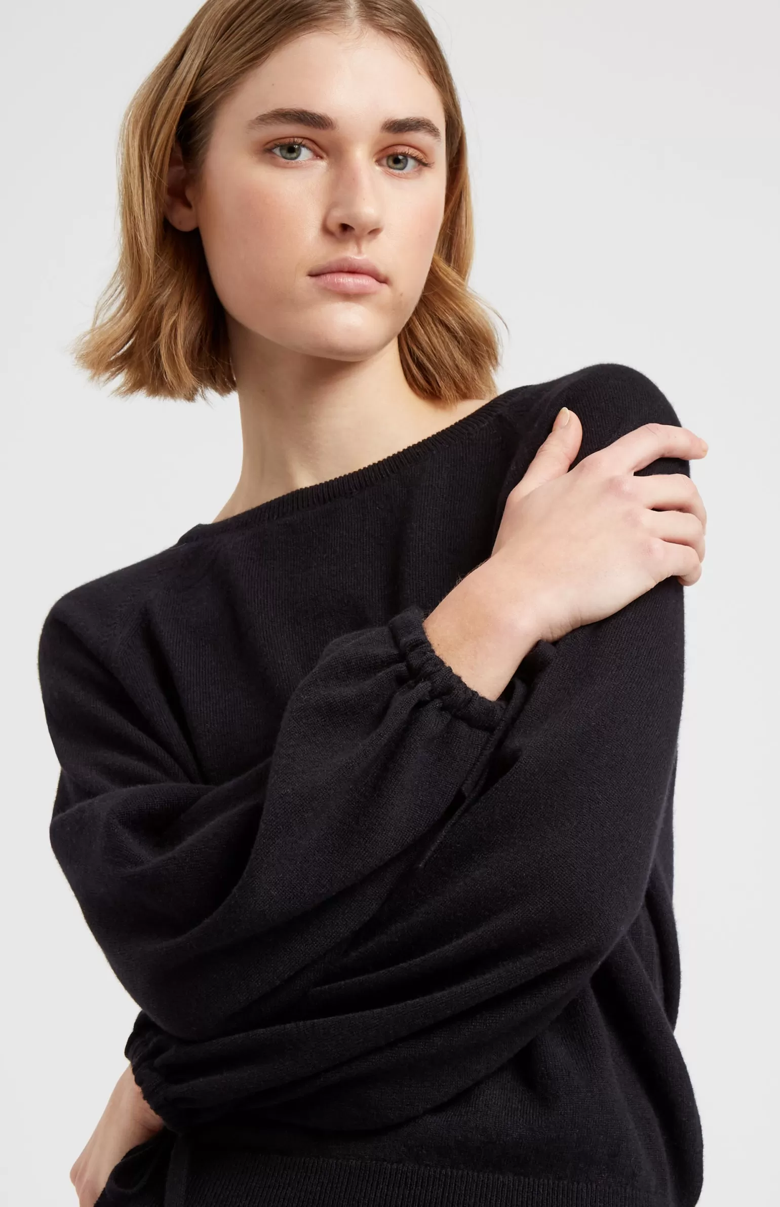 Women Pringle of Scotland Women's Lightweight Round Neck Cashmere Jumper In Black