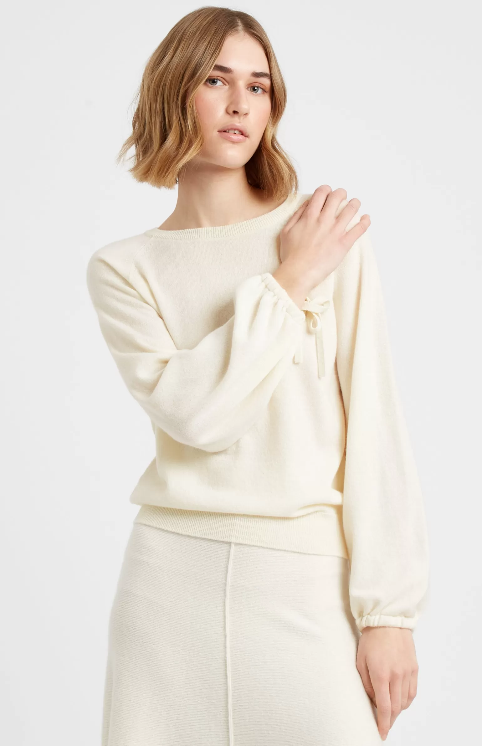 Women Pringle of Scotland Women's Lightweight Round Neck Cashmere Jumper In Off White