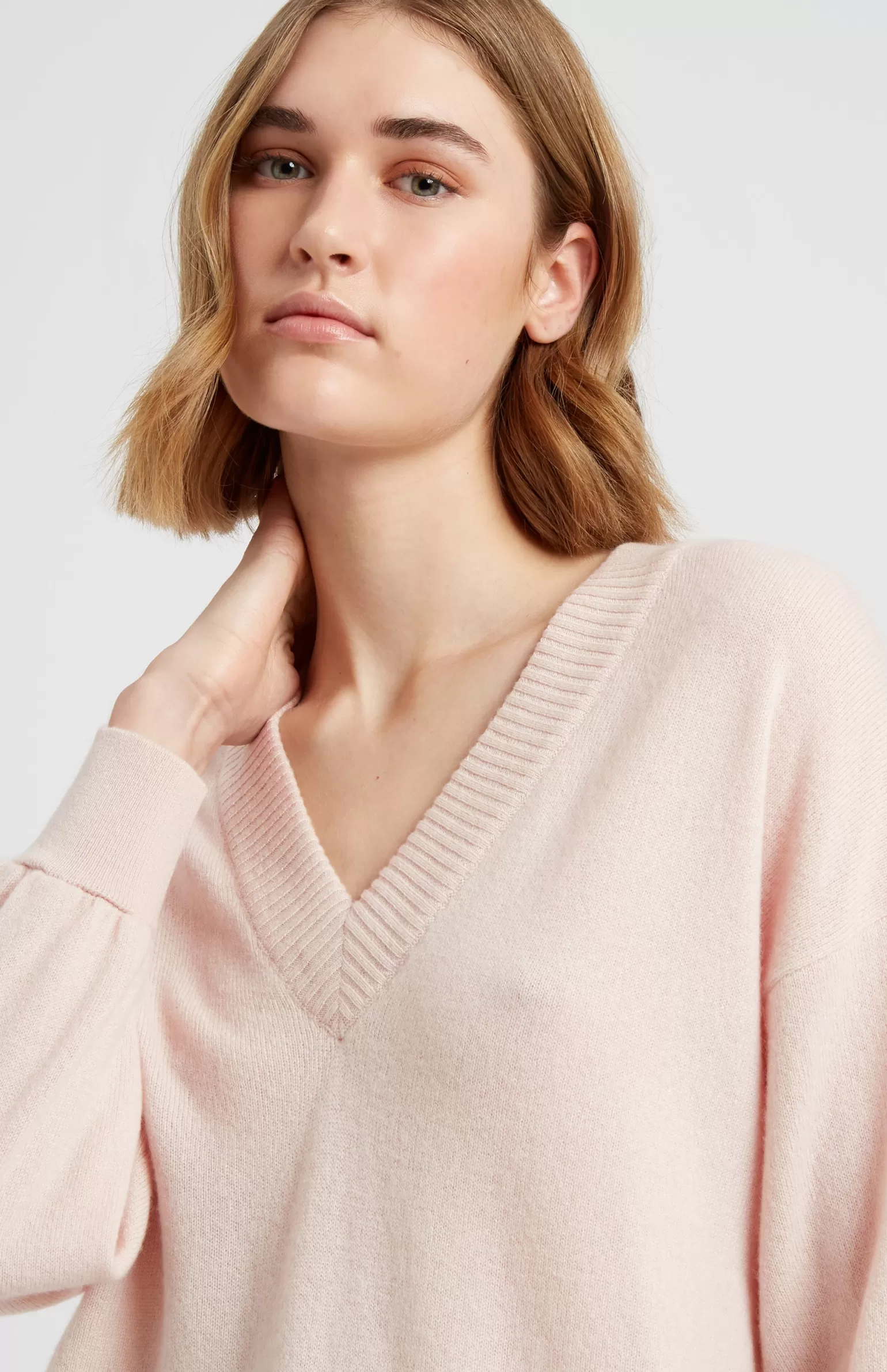 Women Pringle of Scotland Women's V Neck Cashmere Jumper In Pastel Pink